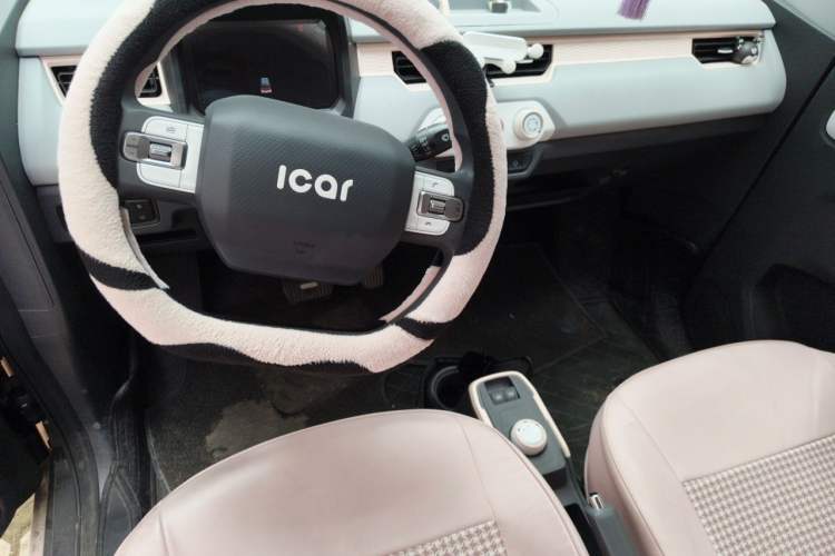 Used Chery QQ Ice Cream 2022 170km Sundae Phosphate Lithium-Ion Center Console