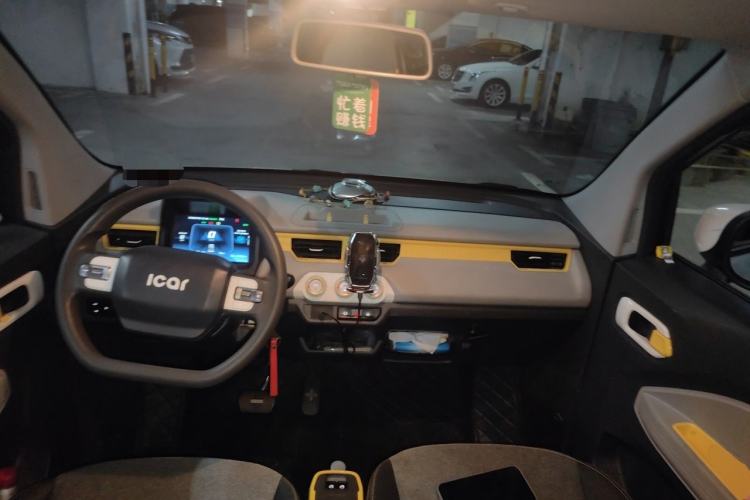 Used Chery QQ Ice Cream 2022 120km Conical Shape Lithium Iron Phosphate Center Console