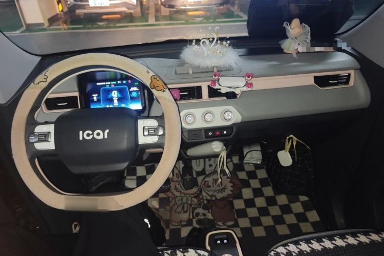 Used Chery QQ Ice Cream 2022 170km Sundae Phosphate Lithium-Ion Center Console