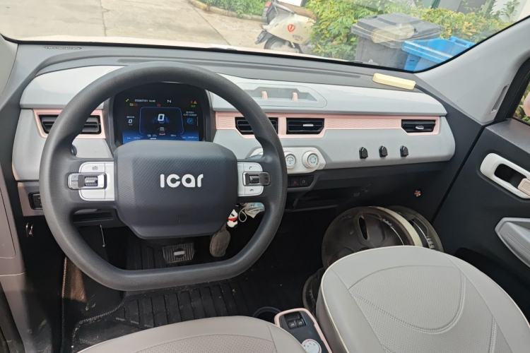 Used Chery QQ Ice Cream 2022 170km Sundae Phosphate Lithium-Ion Center Console