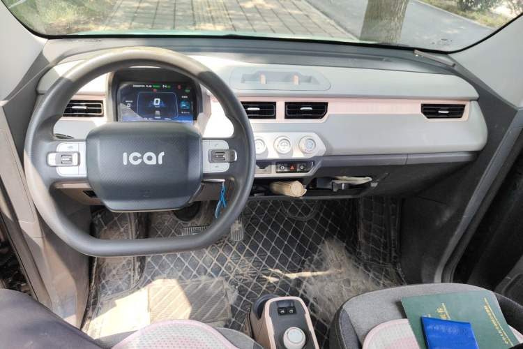 Used Chery QQ Ice Cream 2022 170km Sundae Phosphate Lithium-Ion Center Console