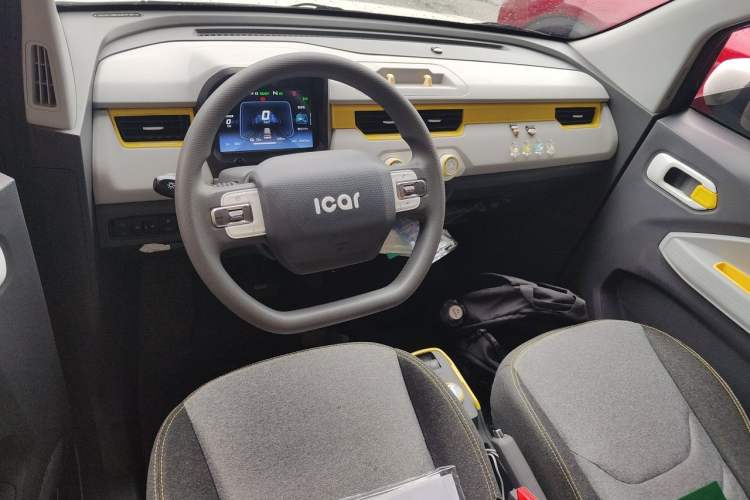 Used Chery QQ Ice Cream 2022 170km Sundae Phosphate Lithium-Ion Center Console