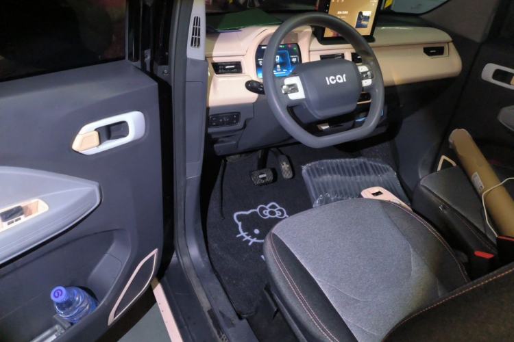 Used Chery QQ Ice Cream 2022 170km Sundae Phosphate Lithium-Ion Driver Seat