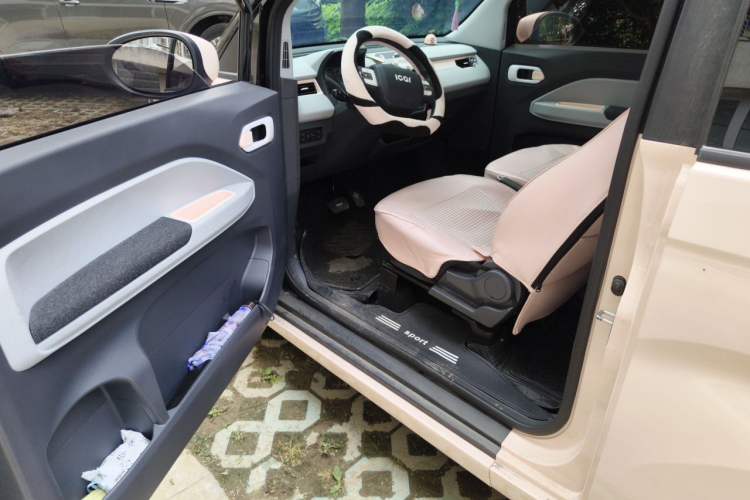 Used Chery QQ Ice Cream 2022 170km Sundae Phosphate Lithium-Ion Driver Seat