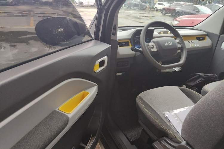 Used Chery QQ Ice Cream 2022 170km Sundae Phosphate Lithium-Ion Driver Seat