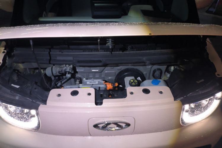 Used Chery QQ Ice Cream 2022 170km Sundae Phosphate Lithium-Ion Engine Bay