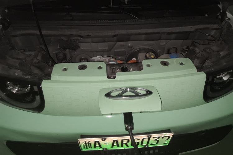 Used Chery QQ Ice Cream 2022 170km Sundae Phosphate Lithium-Ion Engine Bay