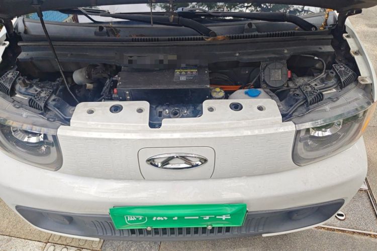 Used Chery QQ Ice Cream 2022 170km Sundae Phosphate Lithium-Ion Engine Bay