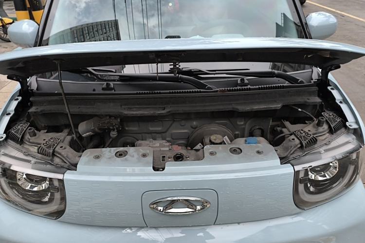 Used Chery QQ Ice Cream 2022 170km Sundae Phosphate Lithium-Ion Engine Bay
