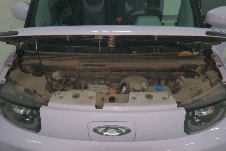 Used Chery QQ Ice Cream 2022 170km Sundae Phosphate Lithium-Ion Engine Bay