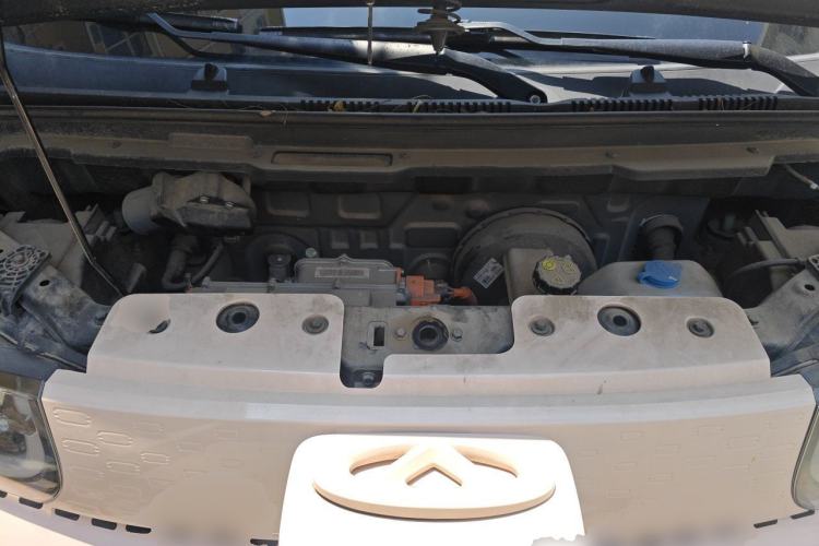 Used Chery QQ Ice Cream 2022 170km Sundae Phosphate Lithium-Ion Engine Bay