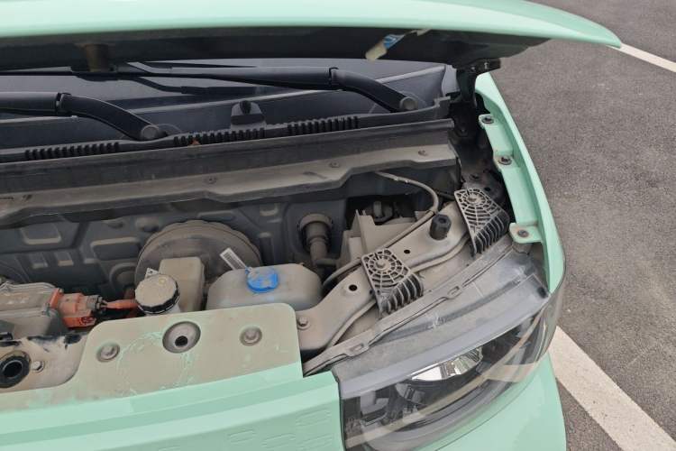 Used Chery QQ Ice Cream 2022 120km Conical Shape Lithium Iron Phosphate Engine Bay Left
