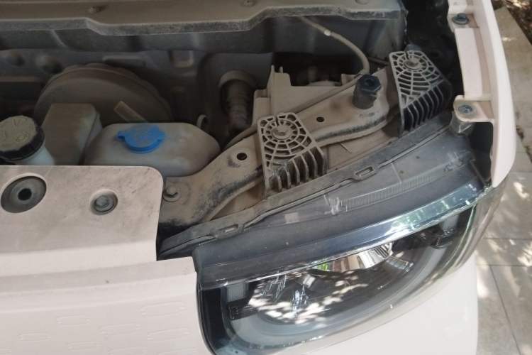 Used Chery QQ Ice Cream 2022 120km Conical Shape Lithium Iron Phosphate Engine Bay Left