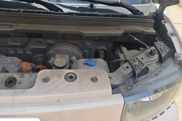 Used Chery QQ Ice Cream 2022 170km Sundae Phosphate Lithium-Ion Engine Bay Left