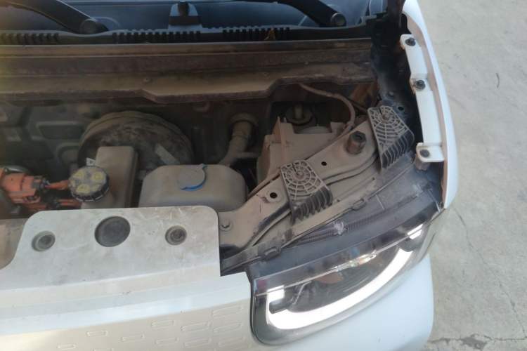 Used Chery QQ Ice Cream 2022 170km Sundae Phosphate Lithium-Ion Engine Bay Left