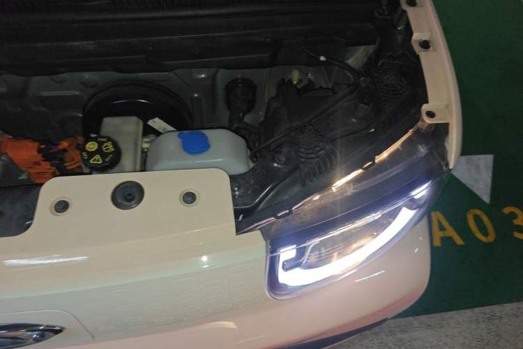 Used Chery QQ Ice Cream 2022 170km Sundae Phosphate Lithium-Ion Engine Bay Left