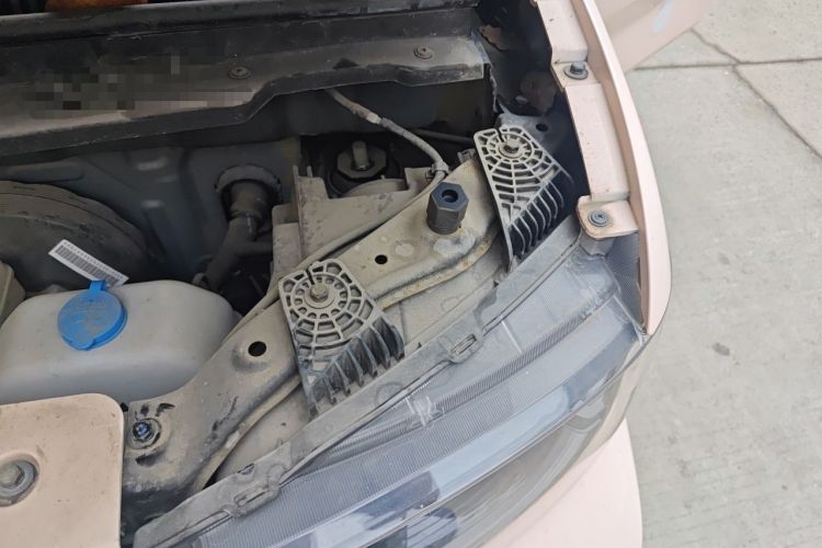 Used Chery QQ Ice Cream 2022 170km Sundae Phosphate Lithium-Ion Engine Bay Left