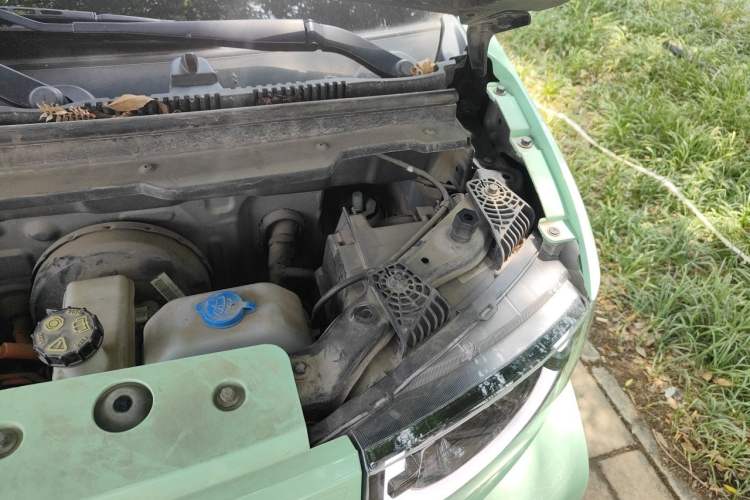 Used Chery QQ Ice Cream 2022 170km Sundae Phosphate Lithium-Ion Engine Bay Left