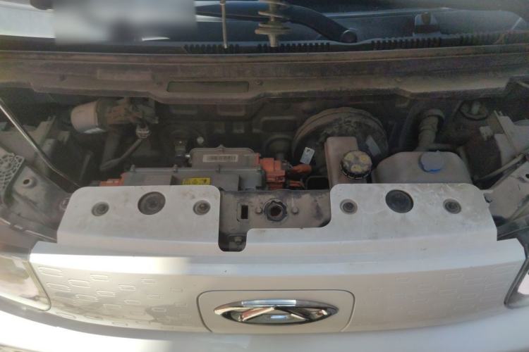Used Chery QQ Ice Cream 2022 170km Sundae Phosphate Lithium-Ion Engine Bay