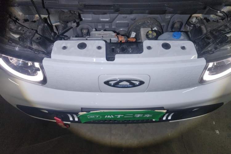Used Chery QQ Ice Cream 2022 120km Conical Shape Lithium Iron Phosphate Engine Bay
