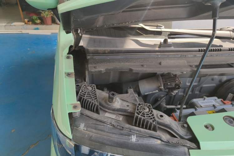 Used Chery QQ Ice Cream 2022 170km Sundae Phosphate Lithium-Ion Engine Bay Right