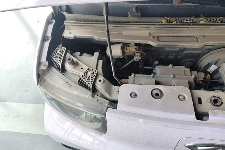 Used Chery QQ Ice Cream 2022 170km Sundae Phosphate Lithium-Ion Engine Bay Right