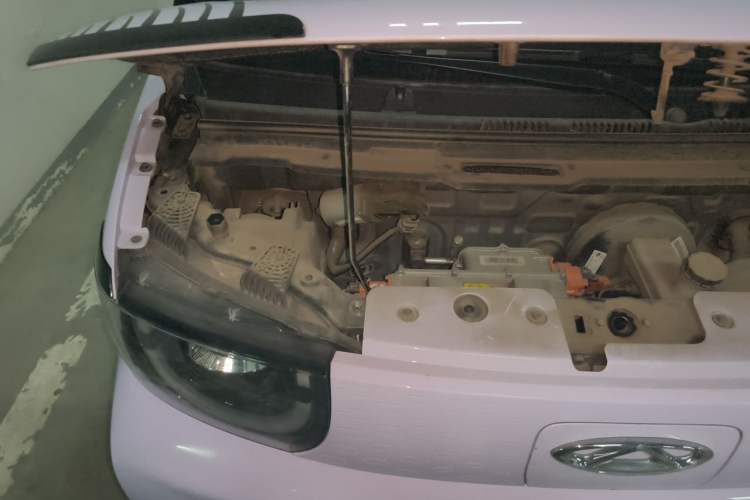 Used Chery QQ Ice Cream 2022 170km Sundae Phosphate Lithium-Ion Engine Bay Right