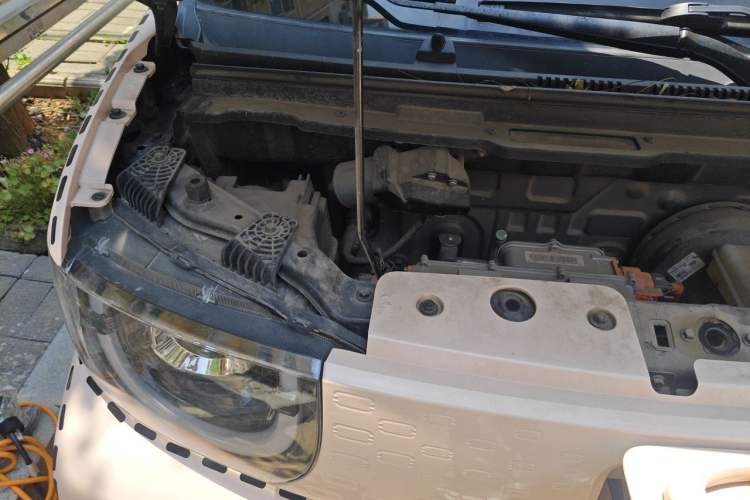 Used Chery QQ Ice Cream 2022 170km Sundae Phosphate Lithium-Ion Engine Bay Right
