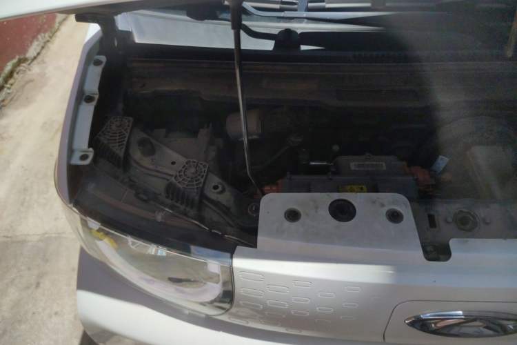 Used Chery QQ Ice Cream 2022 170km Sundae Phosphate Lithium-Ion Engine Bay Right