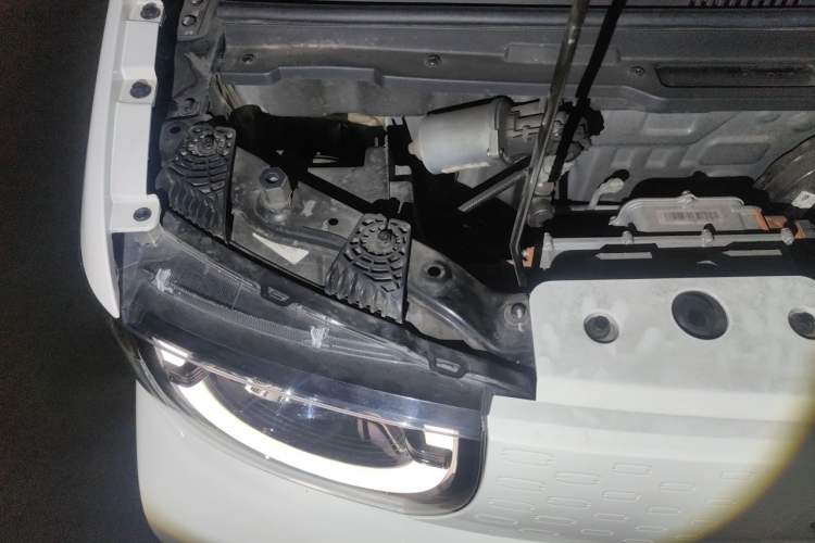 Used Chery QQ Ice Cream 2022 120km Conical Shape Lithium Iron Phosphate Engine Bay Right