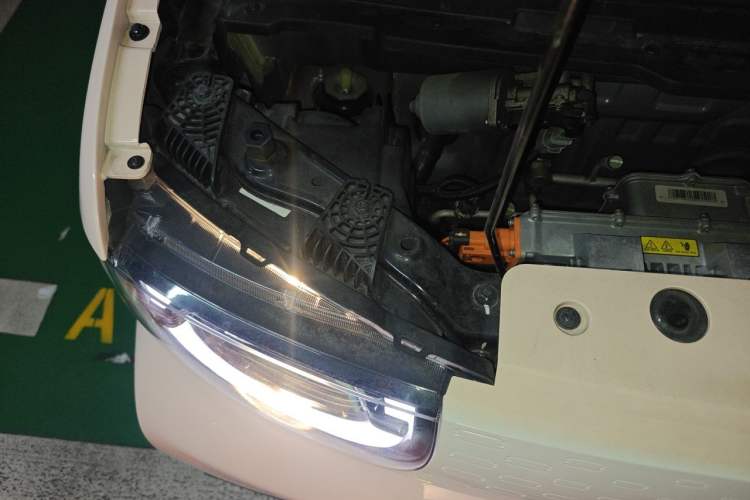 Used Chery QQ Ice Cream 2022 170km Sundae Phosphate Lithium-Ion Engine Bay Right