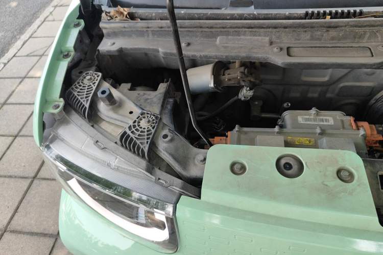 Used Chery QQ Ice Cream 2022 170km Sundae Phosphate Lithium-Ion Engine Bay Right