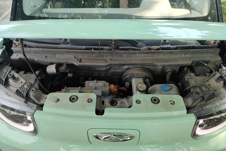 Used Chery QQ Ice Cream 2022 170km Sundae Phosphate Lithium-Ion Engine Bay
