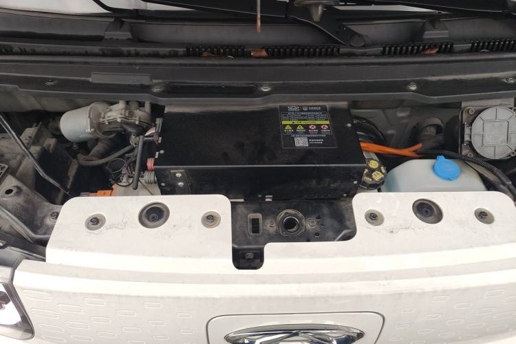 Used Chery QQ Ice Cream 2022 170km Sundae Phosphate Lithium-Ion Engine Bay