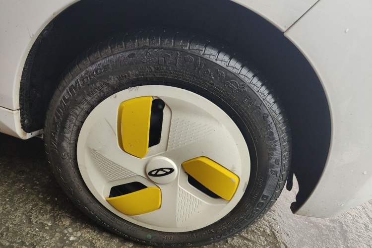 Used Chery QQ Ice Cream 2022 170km Sundae Phosphate Lithium-Ion Exterior 1