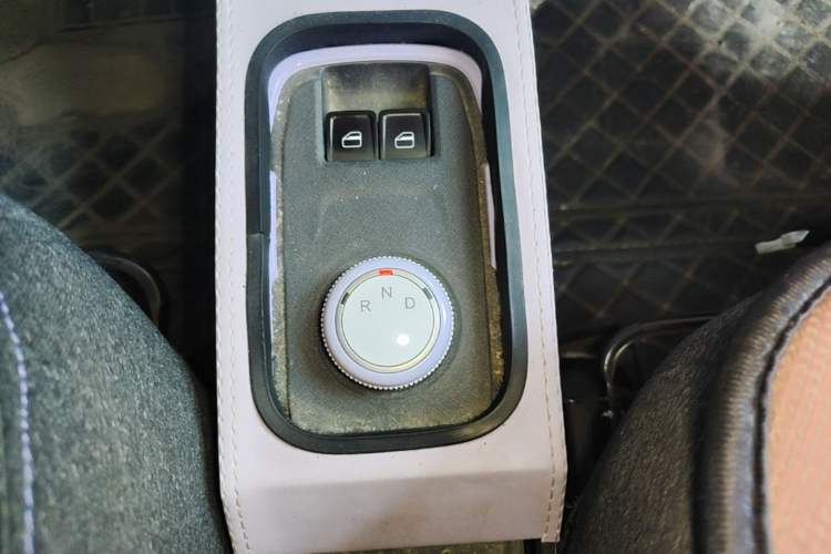 Used Chery QQ Ice Cream 2022 170km Sundae Phosphate Lithium-Ion Gear Lever