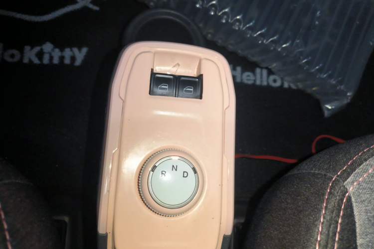 Used Chery QQ Ice Cream 2022 170km Sundae Phosphate Lithium-Ion Gear Lever