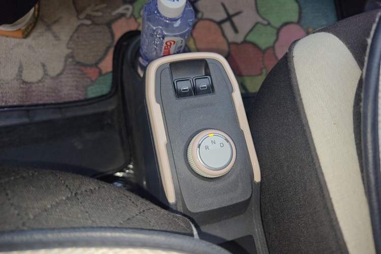 Used Chery QQ Ice Cream 2022 170km Sundae Phosphate Lithium-Ion Gear Lever