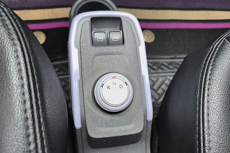 Used Chery QQ Ice Cream 2022 170km Sundae Phosphate Lithium-Ion Gear Lever