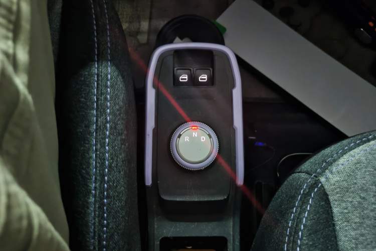 Used Chery QQ Ice Cream 2022 170km Sundae Phosphate Lithium-Ion Gear Lever
