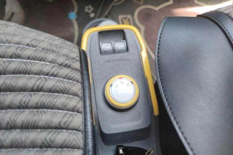 Used Chery QQ Ice Cream 2022 170km Sundae Phosphate Lithium-Ion Gear Lever