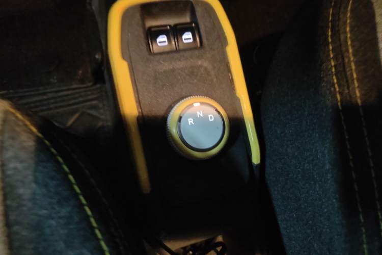 Used Chery QQ Ice Cream 2022 120km Conical Shape Lithium Iron Phosphate Gear Lever