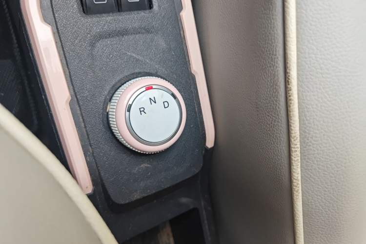 Used Chery QQ Ice Cream 2022 170km Sundae Phosphate Lithium-Ion Gear Lever