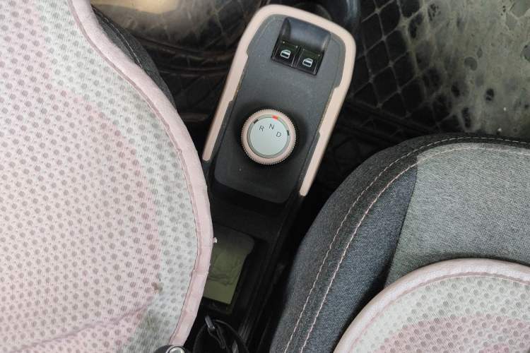 Used Chery QQ Ice Cream 2022 170km Sundae Phosphate Lithium-Ion Gear Lever