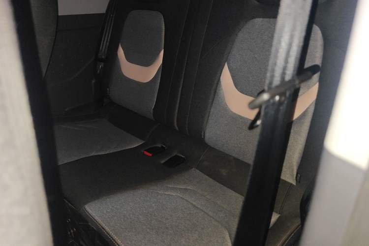 Used Chery QQ Ice Cream 2022 170km Sundae Phosphate Lithium-Ion Left Rear Seat