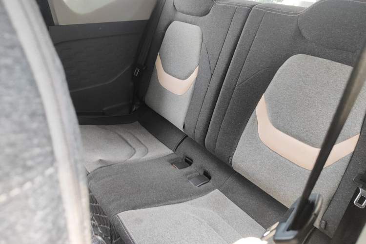 Used Chery QQ Ice Cream 2022 170km Sundae Phosphate Lithium-Ion Left Rear Seat
