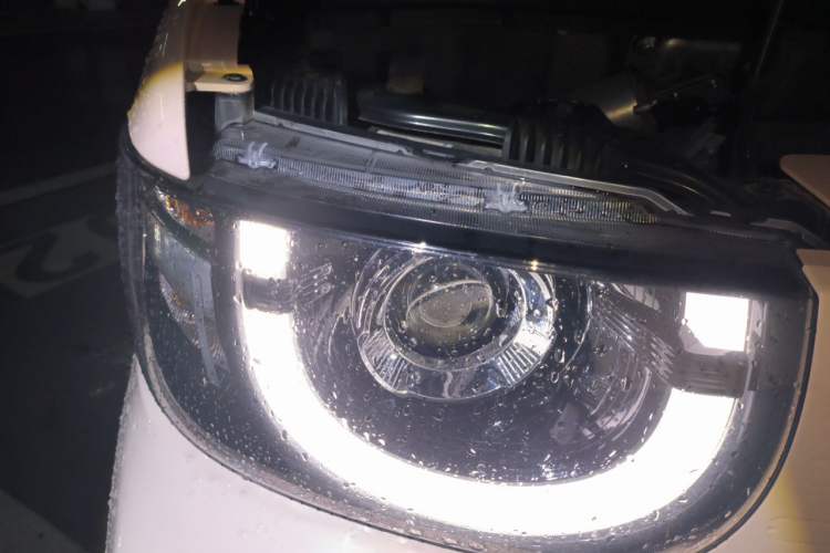 Used Chery QQ Ice Cream 2022 170km Sundae Phosphate Lithium-Ion Right Front Headlight
