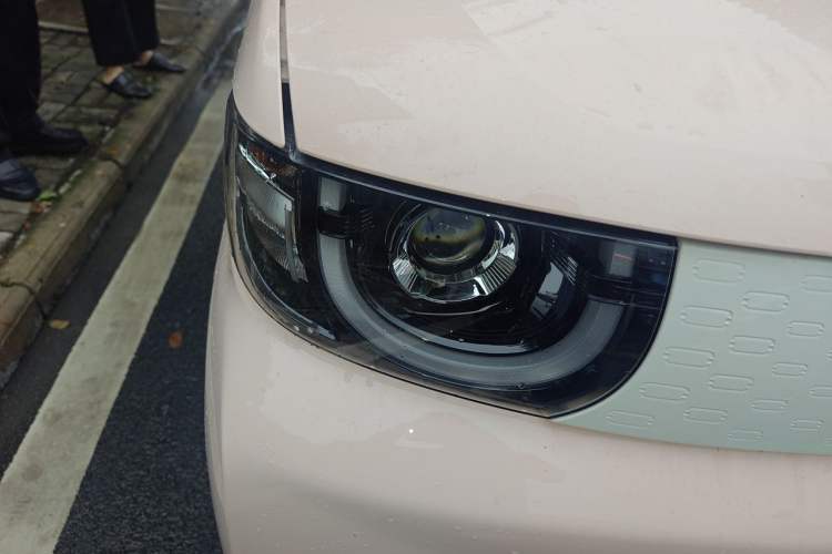 Used Chery QQ Ice Cream 2022 170km Sundae Phosphate Lithium-Ion Right Front Headlight