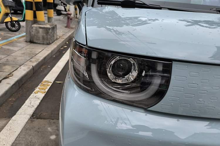 Used Chery QQ Ice Cream 2022 170km Sundae Phosphate Lithium-Ion Right Front Headlight