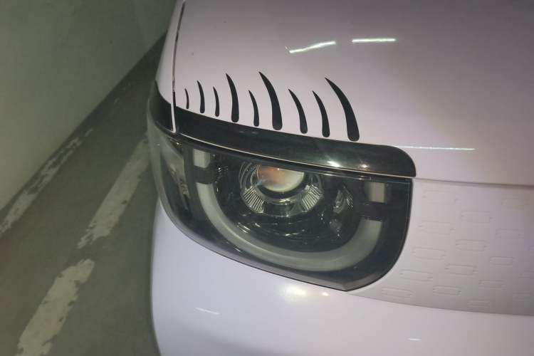 Used Chery QQ Ice Cream 2022 170km Sundae Phosphate Lithium-Ion Right Front Headlight